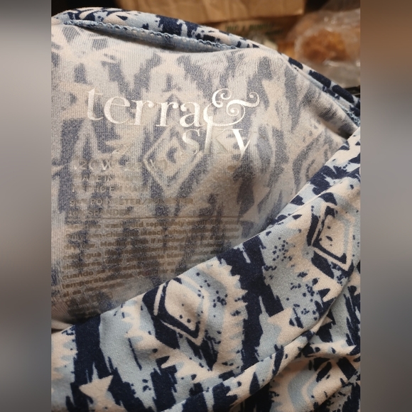 Blue and White Patterned Leggings Pants - Picture 2 of 4